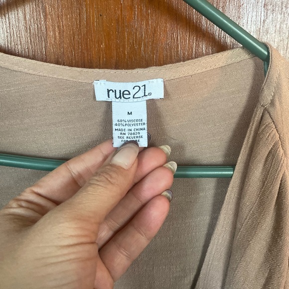 Rue21 crop top - Picture 2 of 8